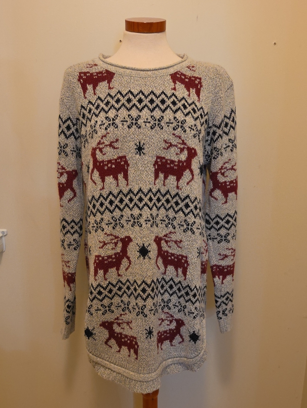 Cozy Crewneck Reindeer Knit Sweater - Cream & Red